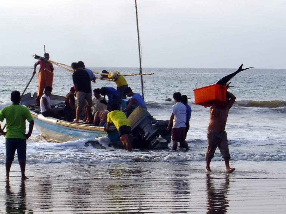 Artisan fishing in Machalilla Puerto Lopez Manabí Ecuador
